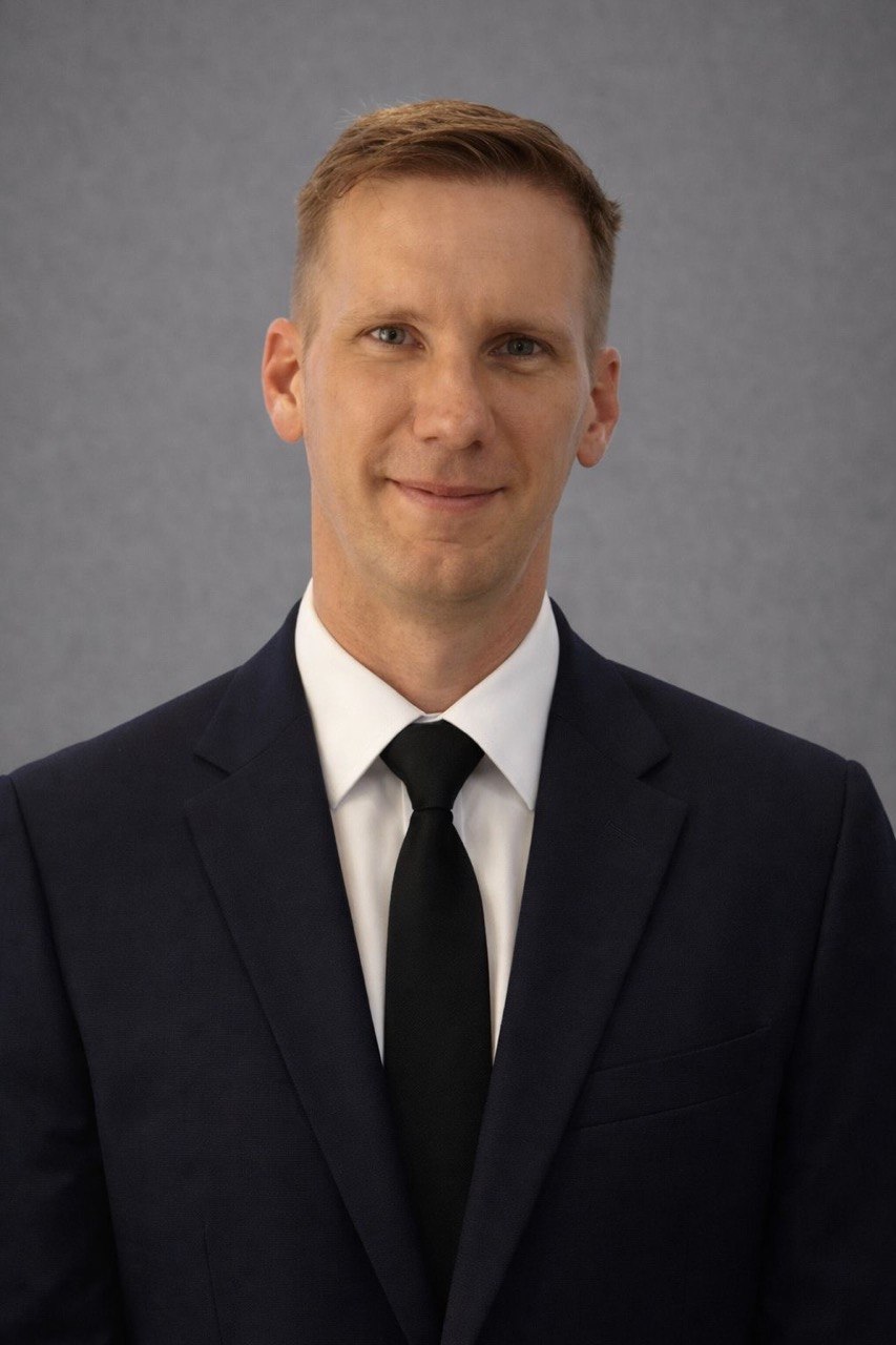 Stefan D Weber